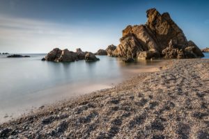 kueste,felsen,strand,kies,himmel,blau,langzeitbelichtung