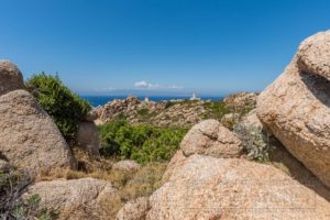 leuchtturm,bucht,meeresbuchtlandschaft,naturkueste,meer,steine,gelaender,wasser,sardinien,felsen,capo testa