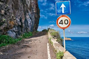 Madeira, Küstenstraße, Schild